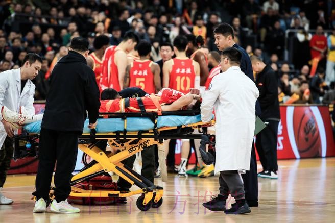 孙铭徽全场出战16分钟,5中3得到9分4板7助攻1抢断2盖帽 孙铭徽全场出战16分钟,5中3得到9分4板7助攻1抢断2盖帽